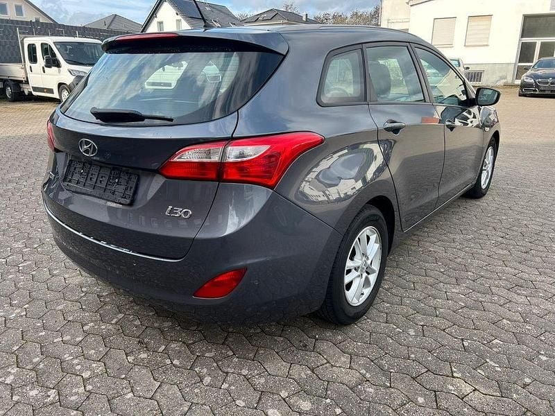 Gebraucht Hyundai i30 Trend 110 PS (80 kW) 2016 Grau Kombi