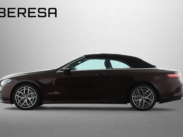 Rot Gebraucht 2023 Mercedes E450 AMG Cabrio | 64.885 € (Fairer Preis) - Bild 1/4