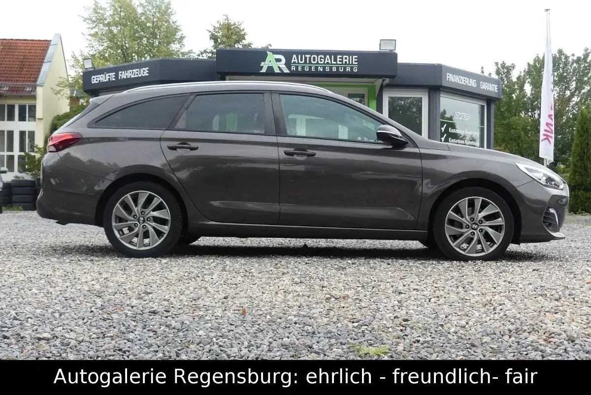 Gebraucht Hyundai i30 Passion Plus 120 PS (88 kW) 2018 Grau Kombi