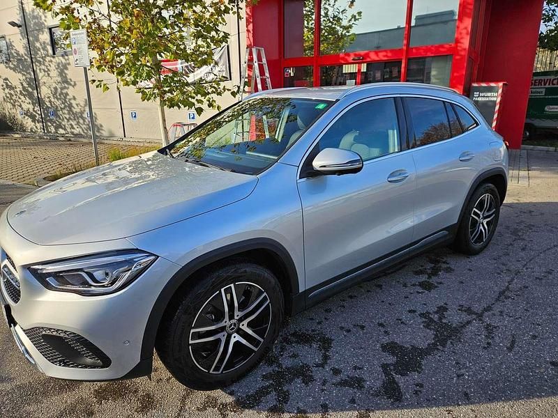 Silber Gebraucht 2023 Mercedes GLA200 SUV | 35.500 € (Guter Preis) - Bild 1/4