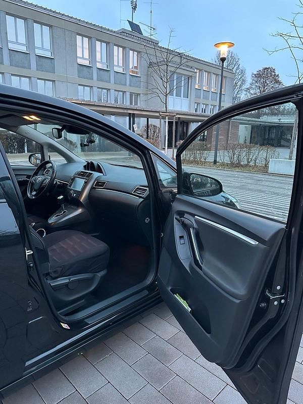 Gebraucht Toyota Verso 147 PS (108 kW) 2017 Schwarz Van / Kleinbus