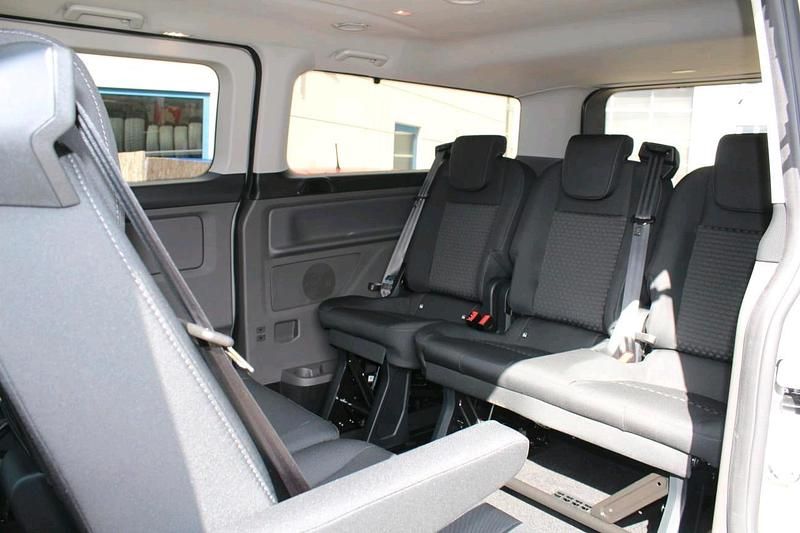 Usata Ford Tourneo 131 CV (96 kW) 2021 Grigio Monovolume