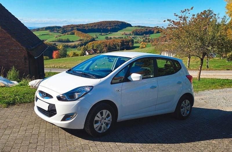 Weiß Gebraucht 2012 Hyundai ix20 Classic Kleinwagen | 5.100 € (Guter Preis) - Bild 1/4
