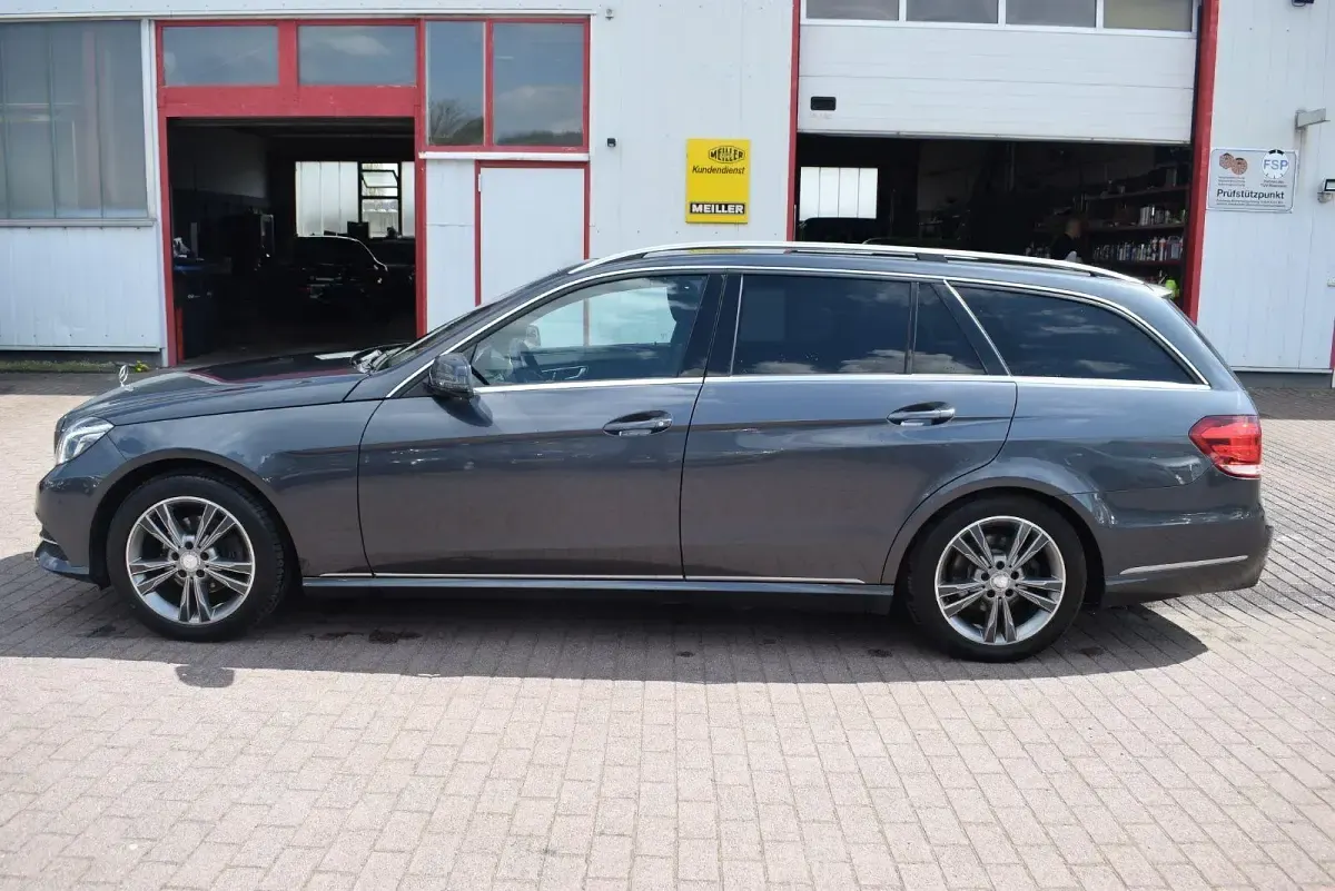 Gebraucht Mercedes E220 Avantgarde 170 PS (125 kW) 2013 Grau Kombi