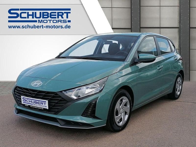Grün Neu 2025 Hyundai i20 Select Limousine | 20.290 € (Etwas zu teuer) - Bild 1/4