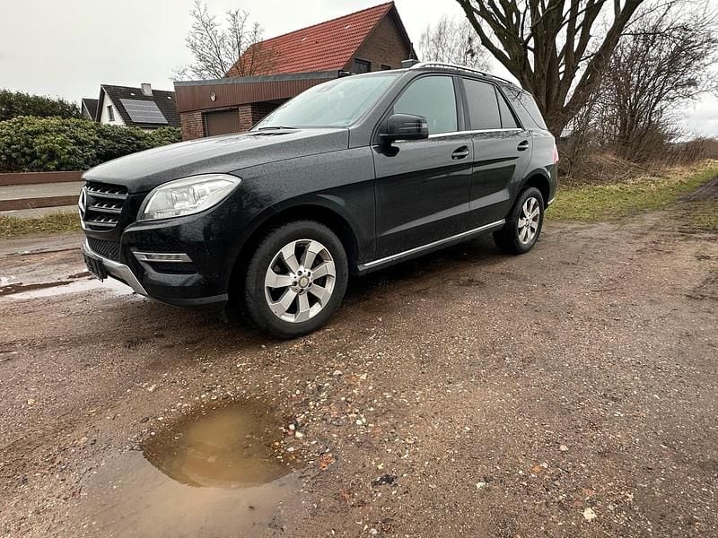 Gebraucht Mercedes ML350 258 PS (189 kW) 2011 Schwarz SUV