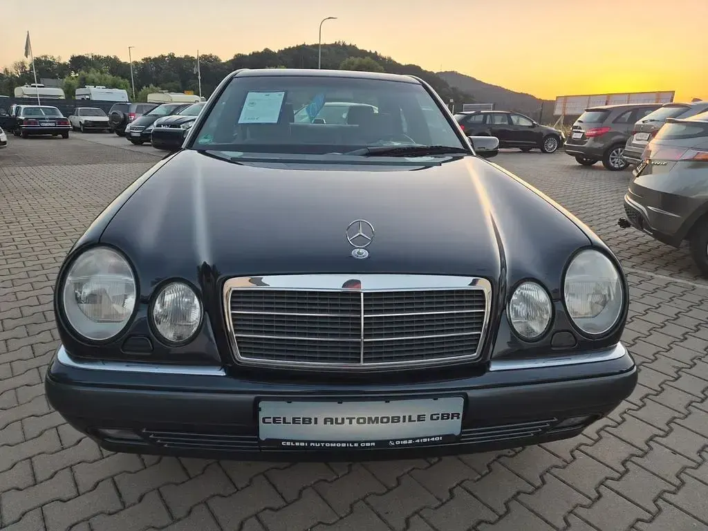 Gebraucht Mercedes E240 Elegance 170 PS (125 kW) 1998 Blau Limousine