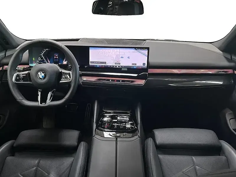 Gebraucht BMW 540 M Sport 303 PS (222 kW) 2025 Black sapphire metallic Kombi
