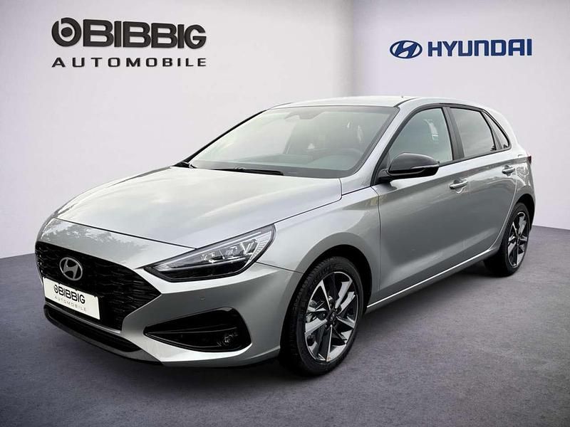 Gebraucht Hyundai i30 Advantage 101 PS (74 kW) 2024 Shimmering silver Limousine