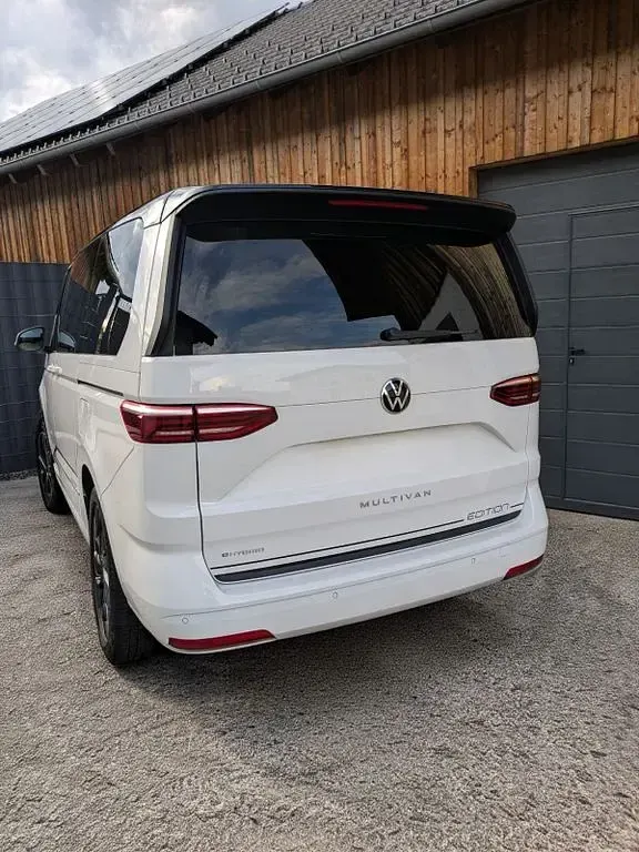 Gebraucht VW Multivan Edition 218 PS (160 kW) 2023 Weiß Van / Kleinbus