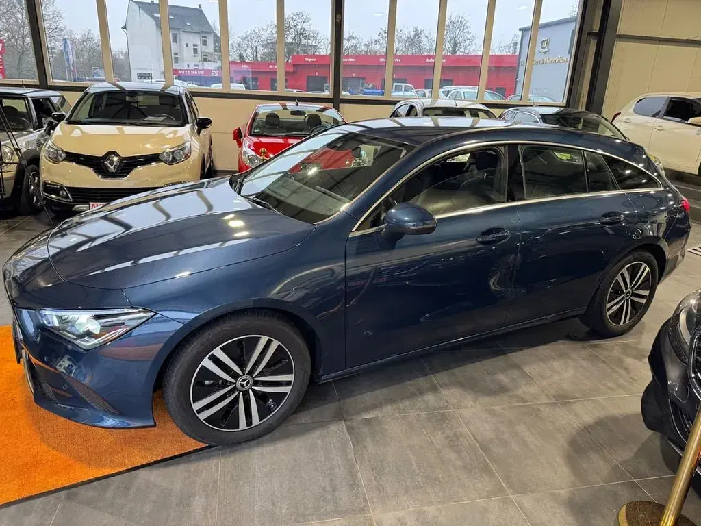 Gebraucht Mercedes CLA200 150 PS (110 kW) 2022 Blau Limousine