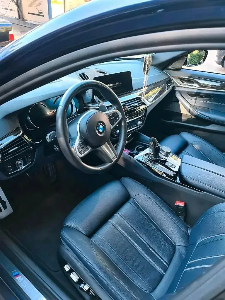 Gebraucht BMW M550 462 PS (339 kW) 2017 Blau Limousine