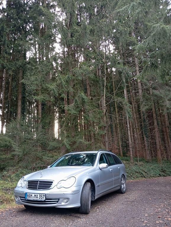 Silber Gebraucht 2006 Mercedes C230 Avantgarde Kombi | 2.699 € - Bild 1/4