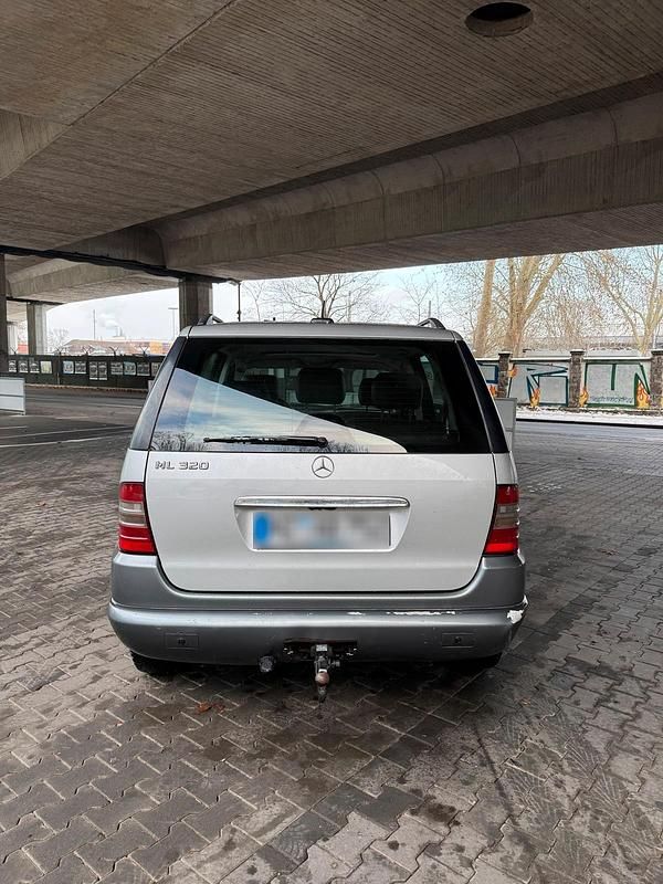 Gebraucht Mercedes ML320 218 PS (160 kW) 2001 Silber SUV