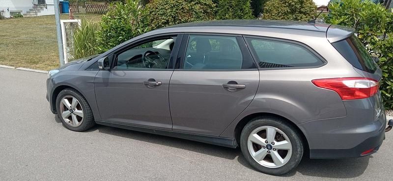 Gebraucht Ford Focus 116 PS (85 kW) 2013 Grau Kombi