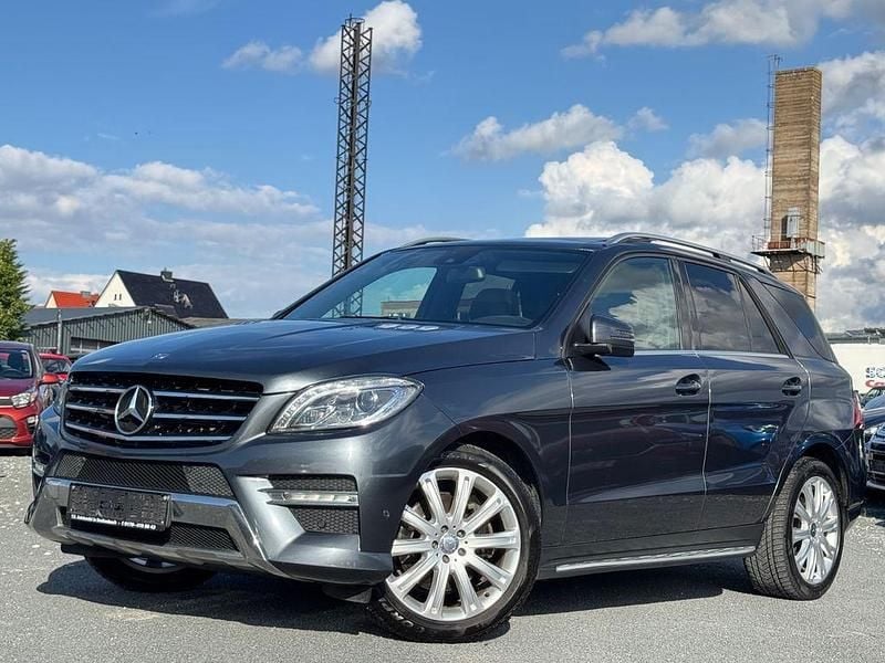 Grau Gebraucht 2013 Mercedes ML350 AMG line SUV | 15.900 € (Superpreis) - Bild 1/4