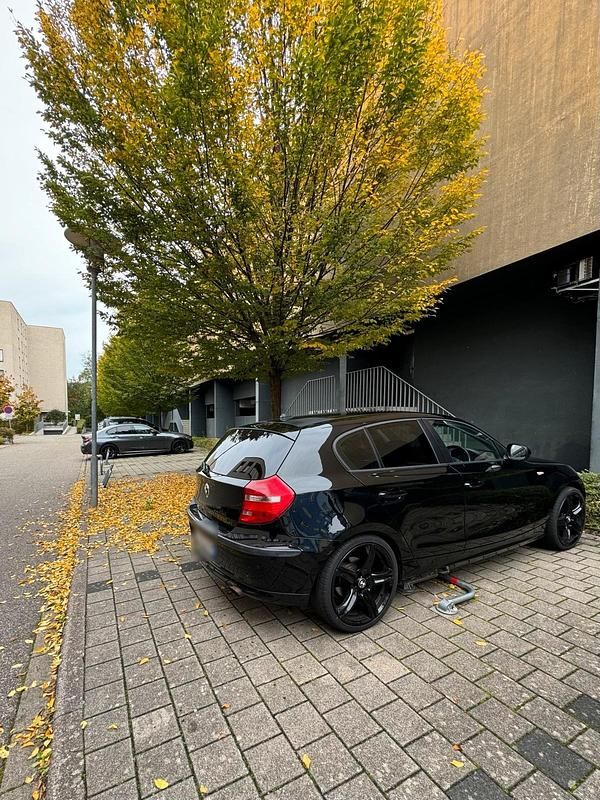 Second-hand BMW 116 122 CP (89 kW) 2010 Negru Hatchback