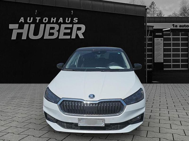 Weiß Gebraucht 2024 Skoda Fabia Selection Limousine | 16.999 € (Superpreis) - Bild 1/4