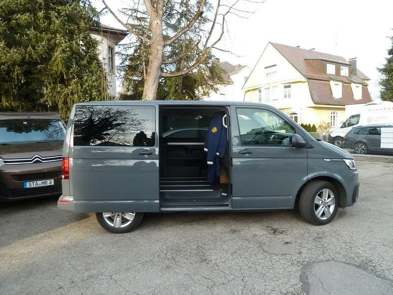 Gebraucht VW Multivan 150 PS (110 kW) 2021 Grau Van