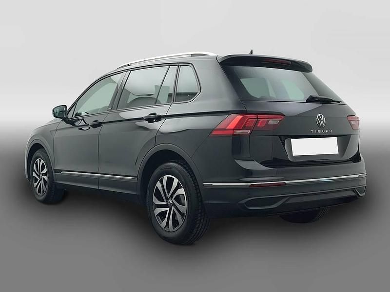 Gebraucht VW Tiguan Active 150 PS (110 kW) 2022 Schwarz SUV