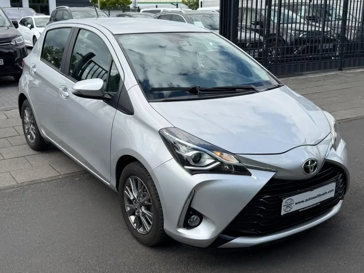 Gebraucht Toyota Yaris Comfort 111 PS (81 kW) 2017 Silber Kleinwagen