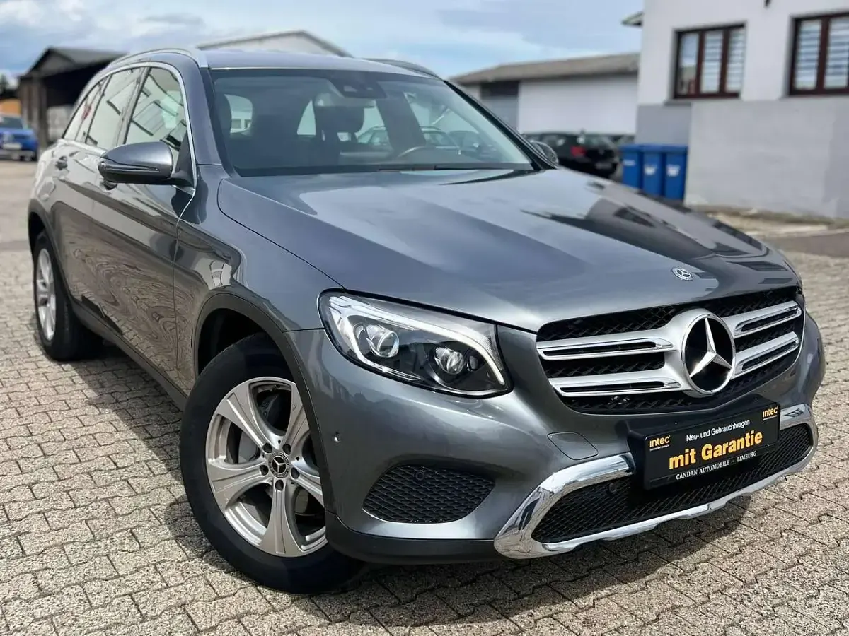 Gebraucht Mercedes GLC250 211 PS (155 kW) 2018 Selenitgrau  metalliclack SUV