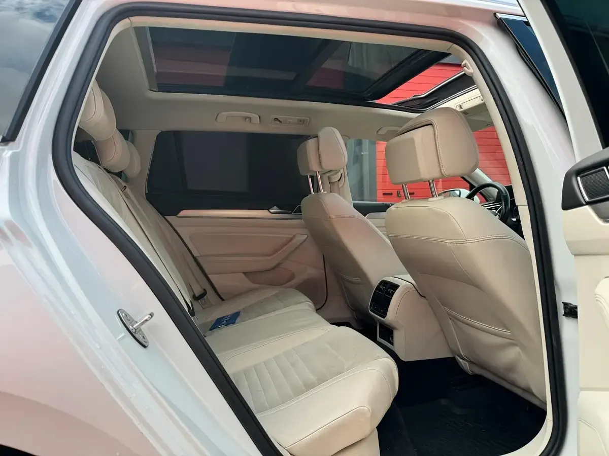 Gebraucht VW Passat Highline 190 PS (139 kW) 2016 Weiß Kombi