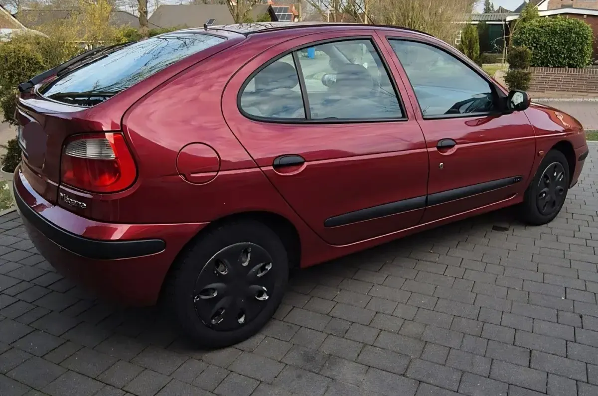 Gebraucht Renault Mégane 95 PS (69 kW) 1999 Rot Limousine