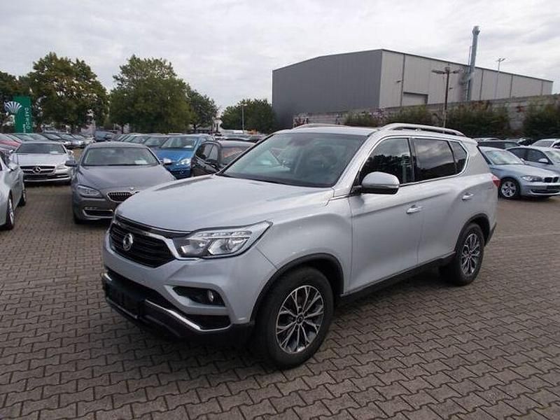 Silber Gebraucht 2019 Ssangyong (KGM) Rexton Quartz SUV | 19.900 € (Fairer Preis) - Bild 1/4