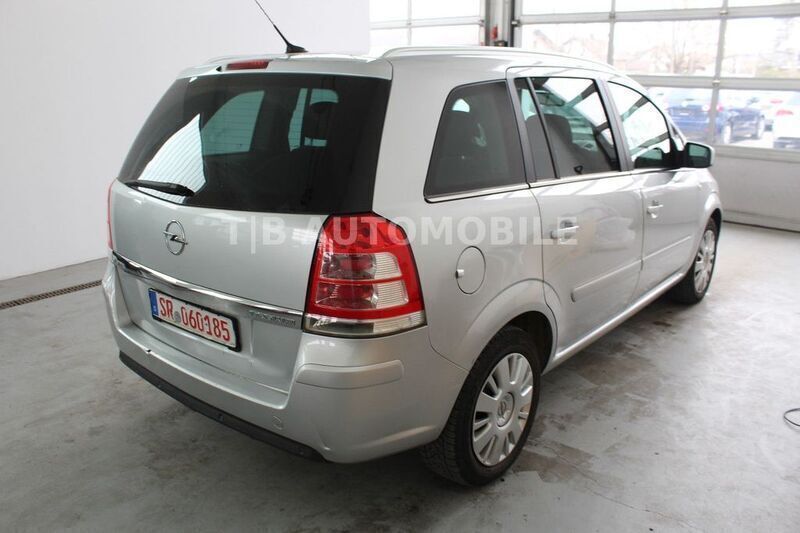 Gebraucht Opel Zafira Design Edition 150 PS (110 kW) 2011 Silber Van / Kleinbus