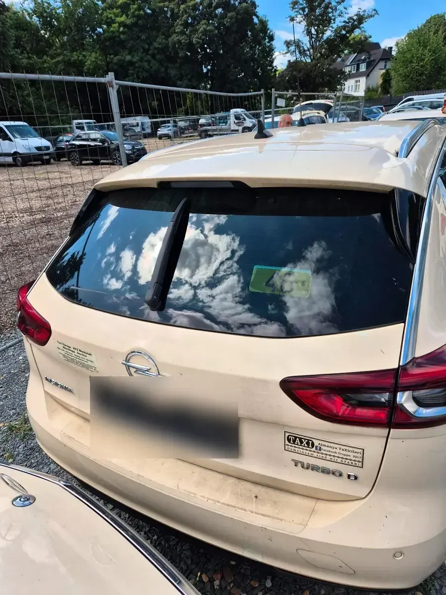 Gebraucht Opel Insignia Exklusiv 170 PS (125 kW) 2018 Gelb Kombi