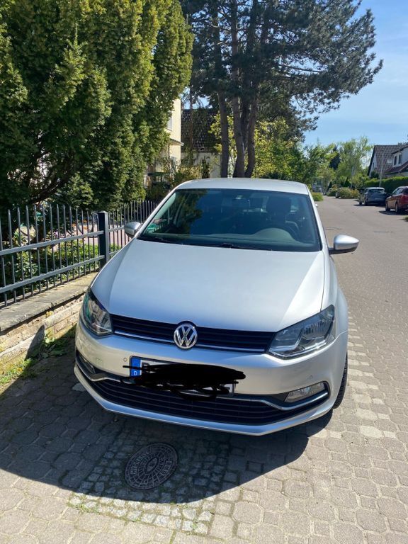 Silber Gebraucht 2015 VW Polo Comfortline Limousine | 8.600 € (Fairer Preis) - Bild 1/4