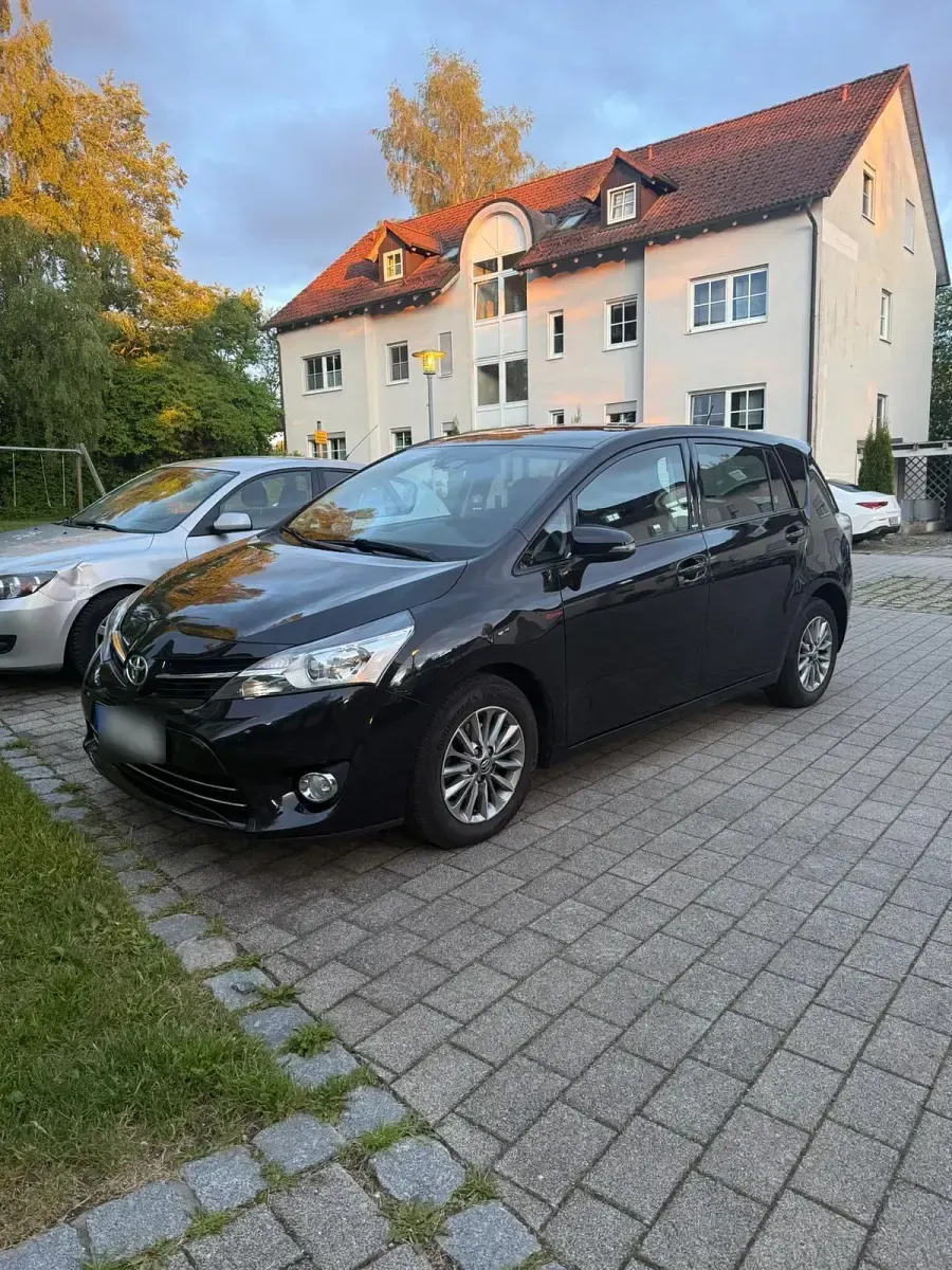 Gebraucht Toyota Verso Edition-S 111 PS (81 kW) 2016 Schwarz Van / Kleinbus