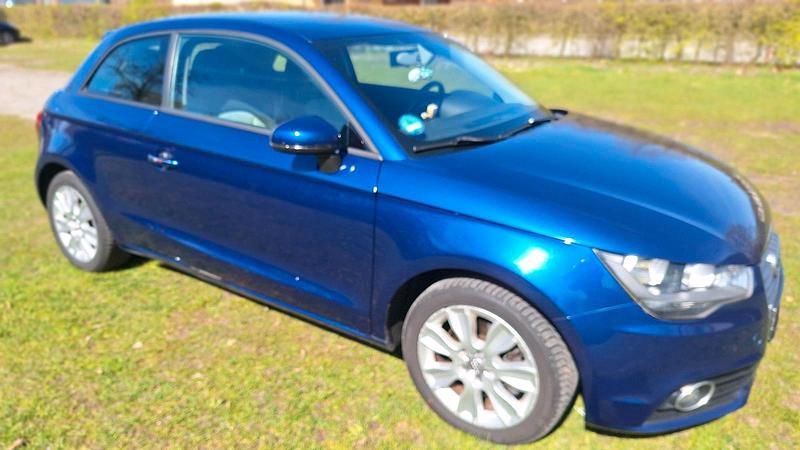 Gebraucht Audi A1 Ambition 122 PS (89 kW) 2014 Blau Kleinwagen