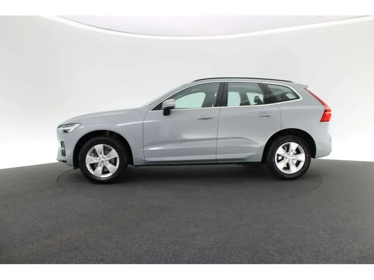 Gebraucht Volvo XC60 Core 197 PS (144 kW) 2023 Grau SUV