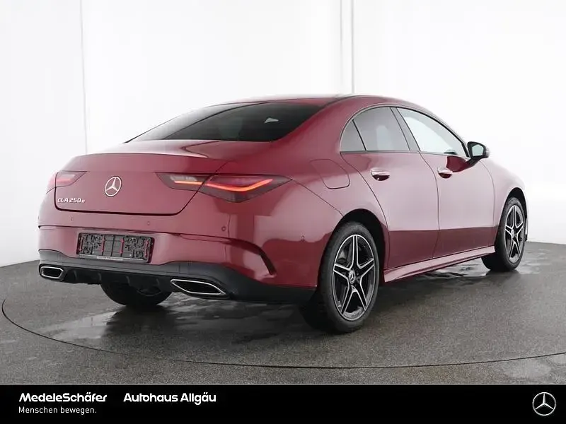 Gebraucht Mercedes CLA250e Premium 218 PS (160 kW) 2025 Rot Coupé