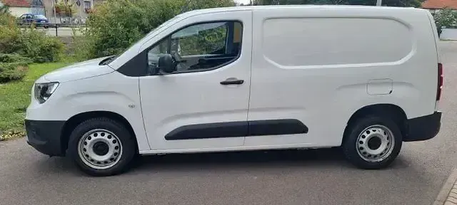 Używany Opel Combo Selection 102 KM (75 kW) 2021 Biały Minivan
