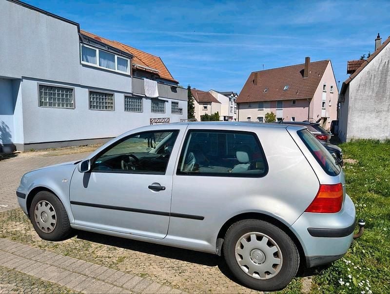 Usata VW Golf IV 101 CV (74 kW) 2000 Argento Berlina