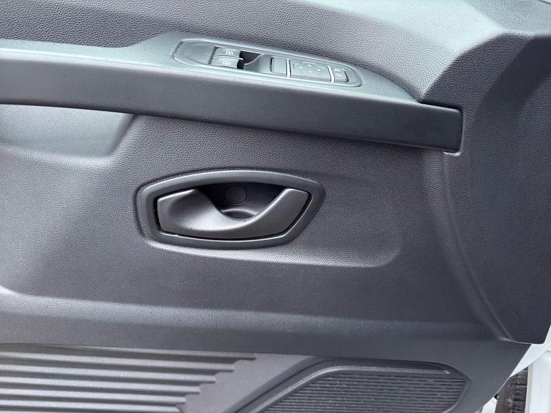 Gebraucht Renault Trafic 131 PS (96 kW) 2024 Weiß Van / Kleinbus