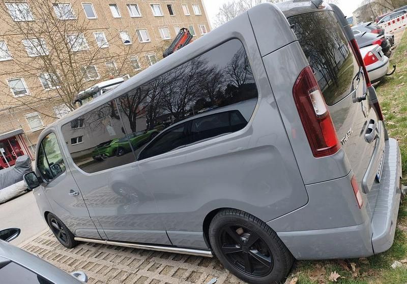 Second-hand Renault Trafic 145 CP (106 kW) 2015 Gri Monovolum