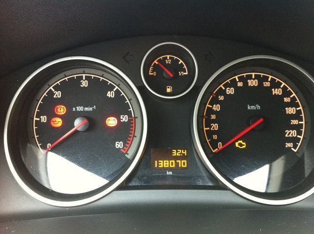 Gebraucht Opel Astra Edition 101 PS (74 kW) 2009 Silber metallic Kombi