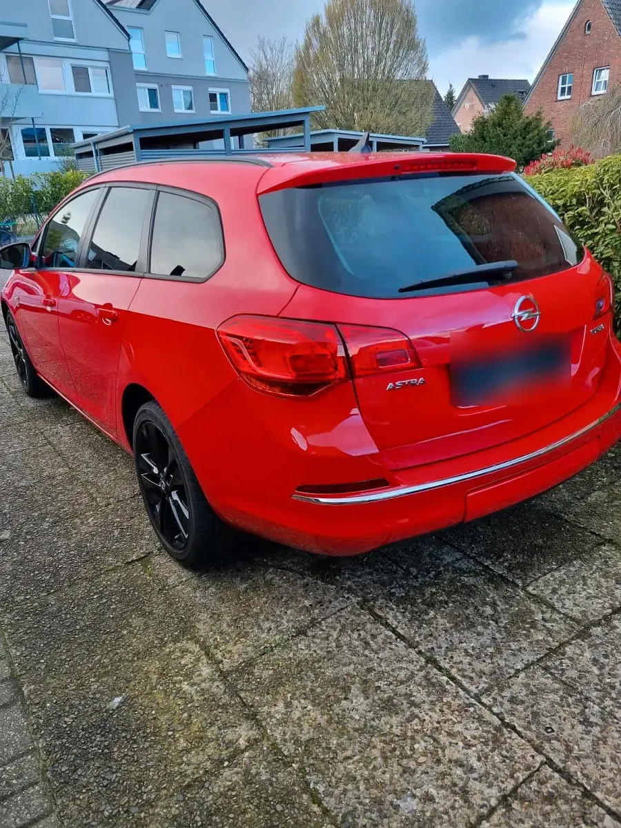 Gebraucht Opel Astra Active 140 PS (102 kW) 2013 Rot Kombi