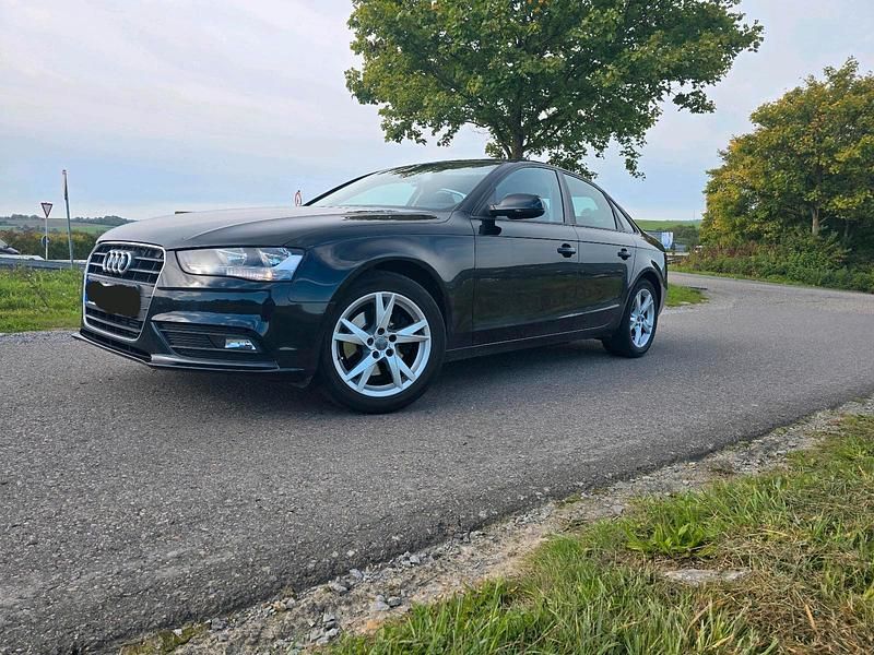 Schwarz Gebraucht 2012 Audi A4 Limousine | 7.990 € (Guter Preis) - Bild 1/4