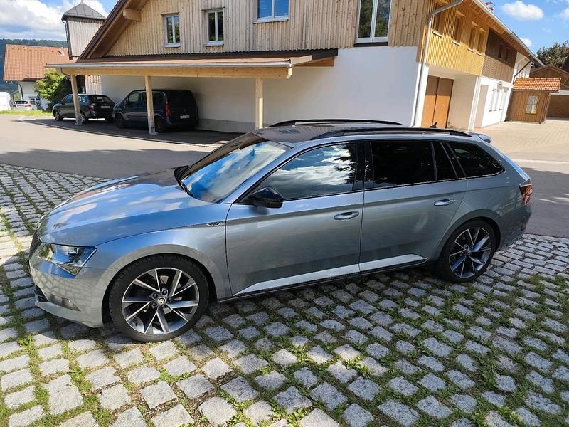 Gebraucht Skoda Superb SportLine 190 PS (139 kW) 2018 Grau Kombi