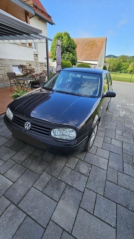 Second-hand VW Golf IV 75 CP (55 kW) 2003 Negru Berlinǎ