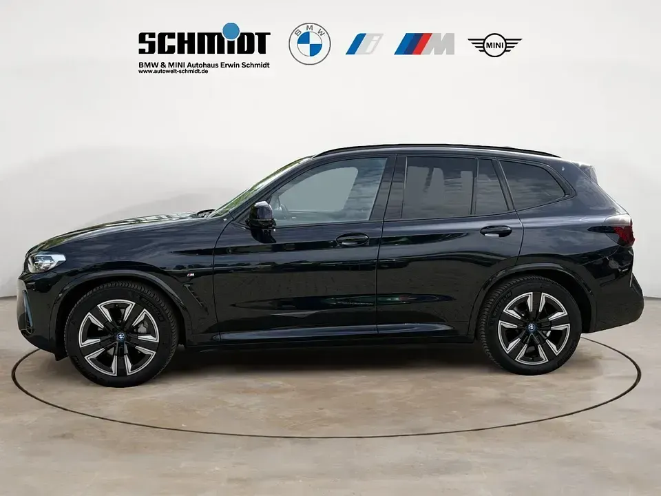 Gebraucht BMW iX3 Impressive 210 kW (286 PS) 2022 M carbonschwarz SUV