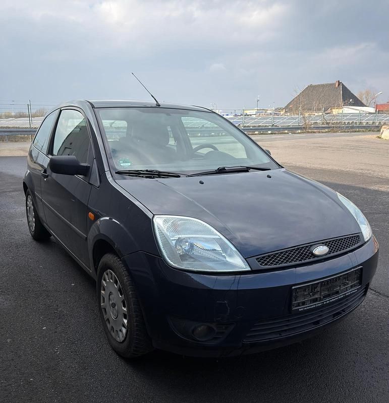 Gebraucht Ford Fiesta 90 PS (66 kW) 2005 Blau Kleinwagen