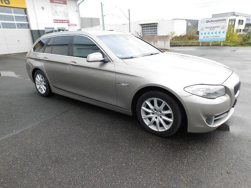 Gebraucht BMW 520 184 PS (135 kW) 2011 Silber Kombi