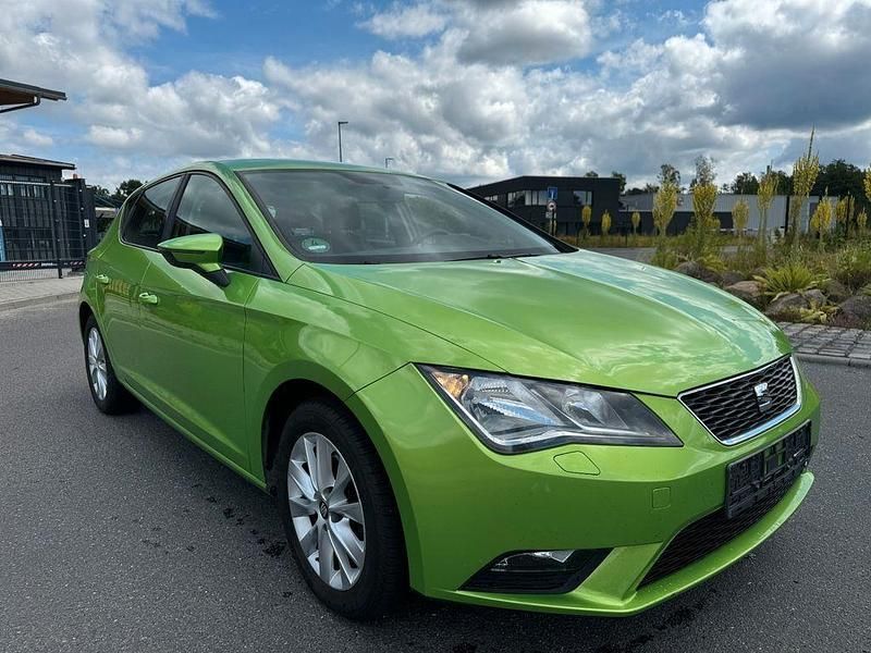 Grün Gebraucht 2013 Seat Leon Reference Limousine | 6.590 € (Guter Preis) - Bild 1/4