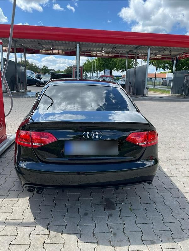 Gebraucht Audi A4 120 PS (88 kW) 2010 Schwarz Limousine